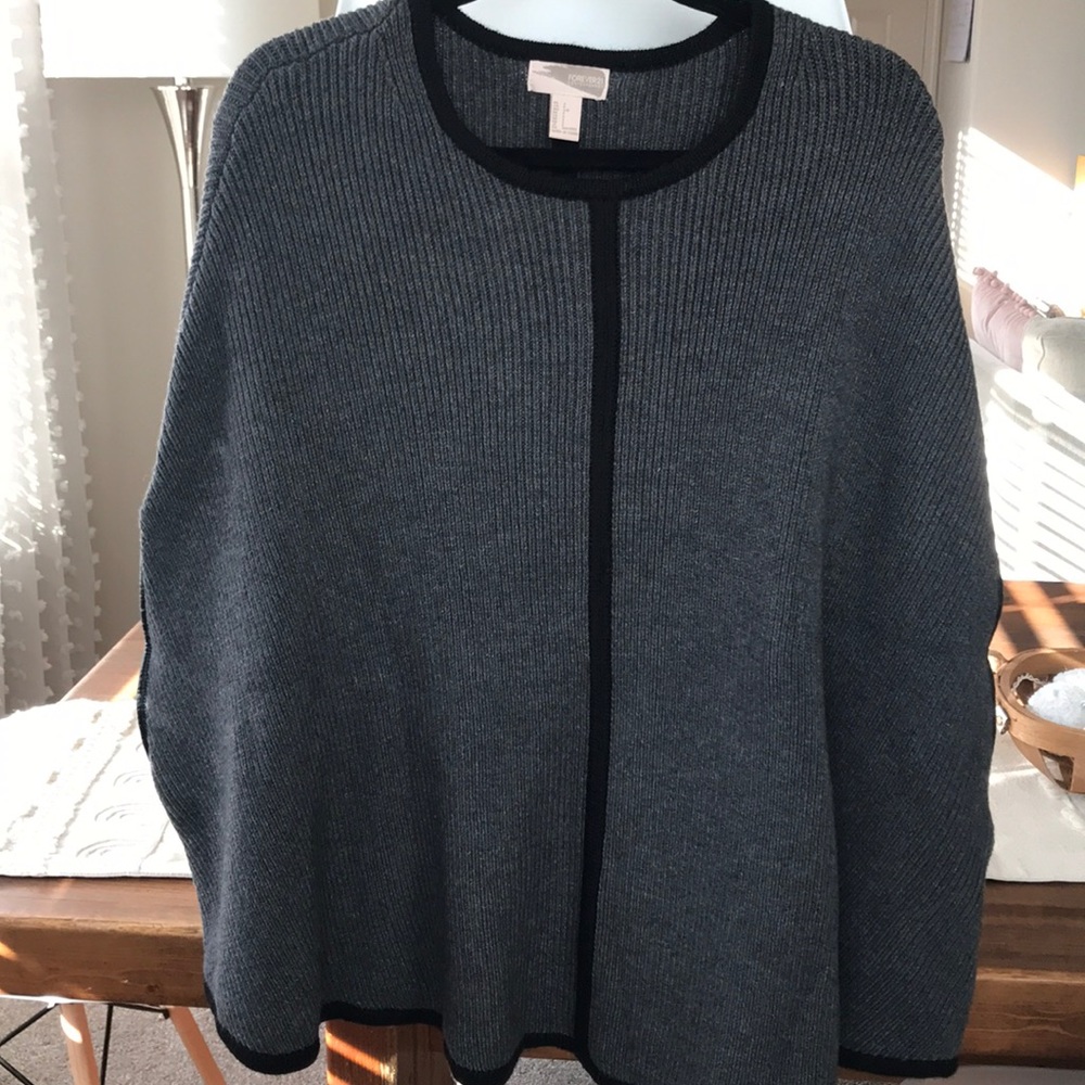 Grey/black poncho